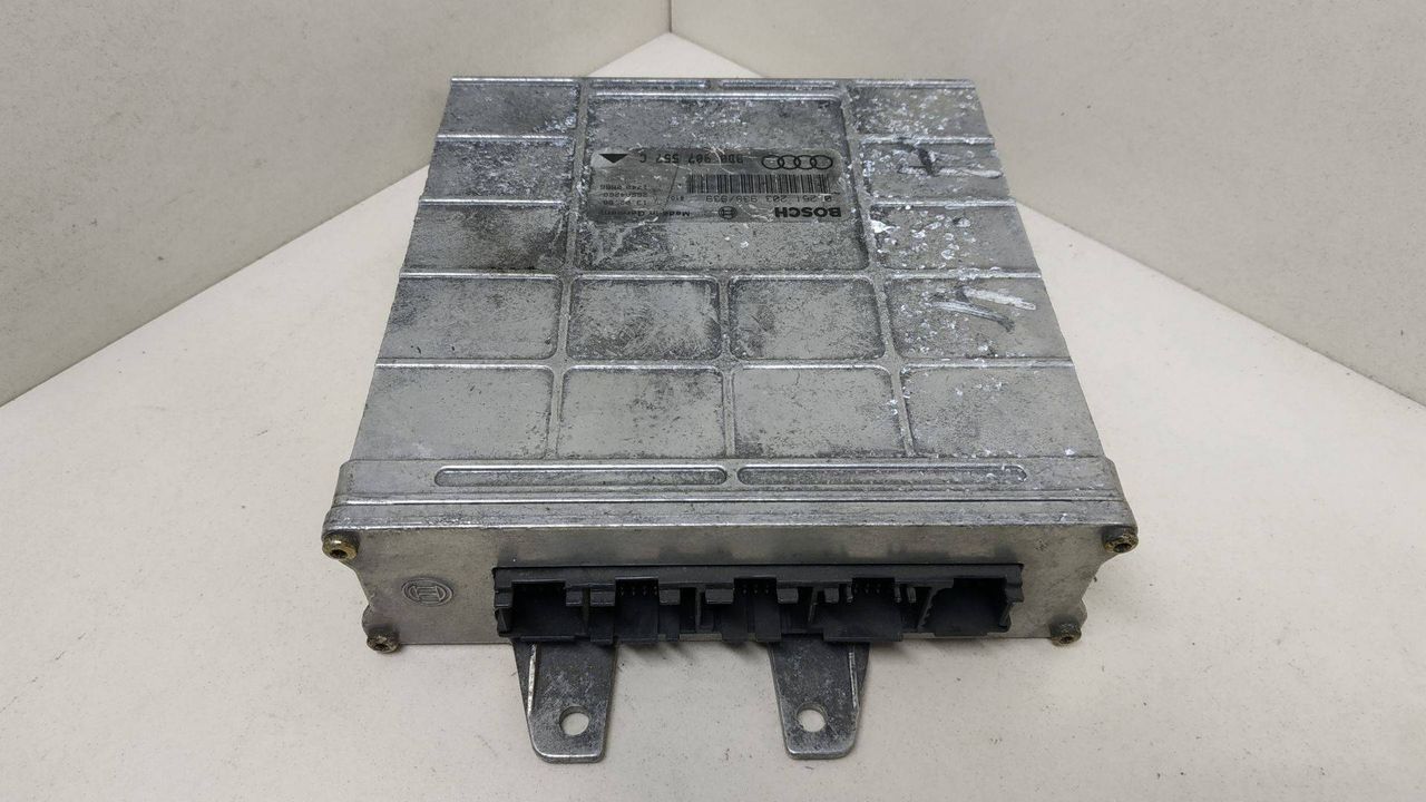 блок управления двигателем Volkswagen Passat B5 2000, 0261203938939, 8D0907557C - фото №1