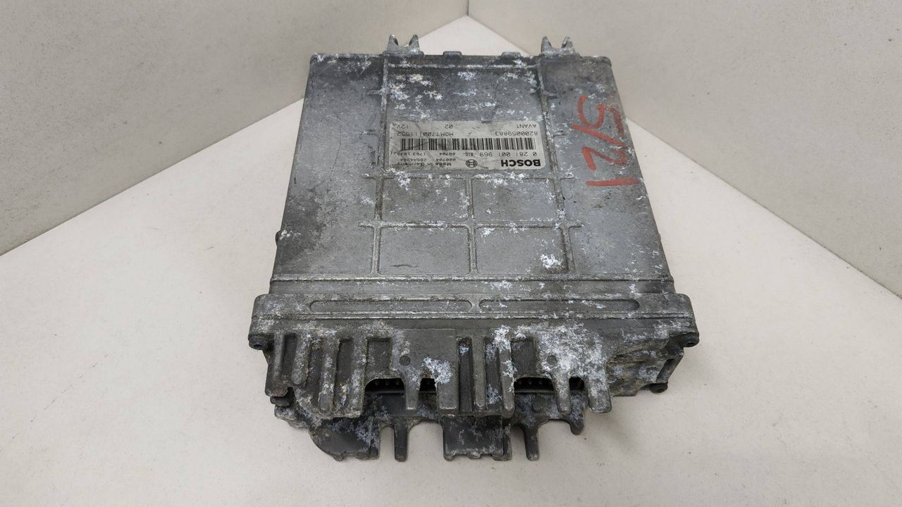 блок управления двигателем Mitsubishi Carisma 1 поколение 1997, HOM7700111552, 8200059883, 0281001969 - фото №1