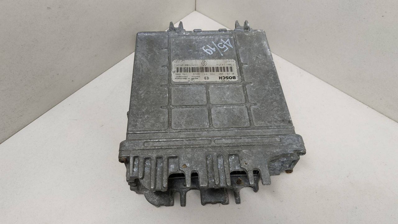 блок управления двигателем Renault Laguna 1 поколение 1996, 0281001766, 7700114354, HOM7700105952 - фото №1