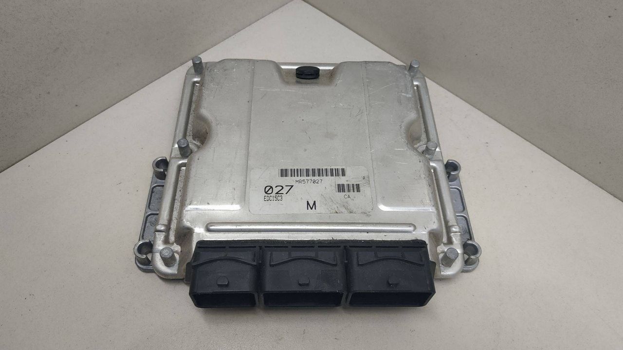 блок управления двигателем Mitsubishi Carisma 1 поколение 1998, 1.9 л., DiD, дизель, 0281010437, 8200142442 - фото №1