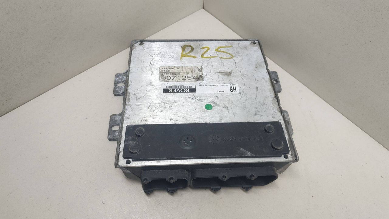 блок управления двигателем Rover 25 1 поколение 2002, 1.4 л., бензин, NNN100752, HB0623, M3K01Y35W - фото №1
