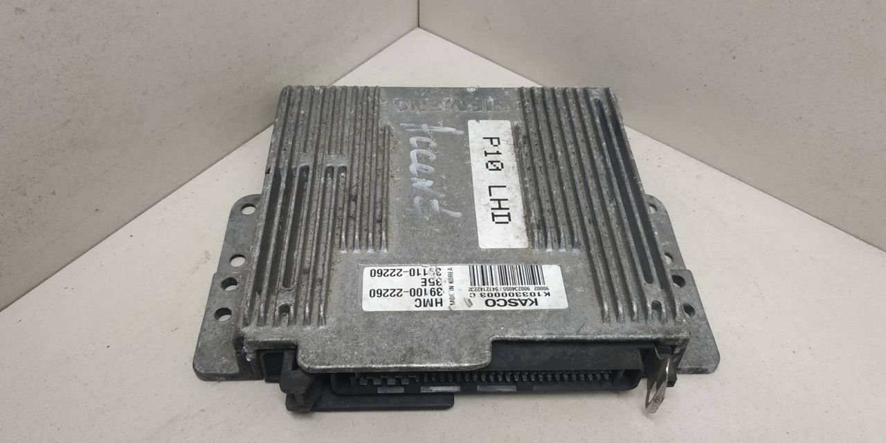 блок управления двигателем Hyundai Accent 1 поколение (X3) 1996, 1.3 л., бензин, 39100-22260, 39110-22260, K103300003C - фото №1