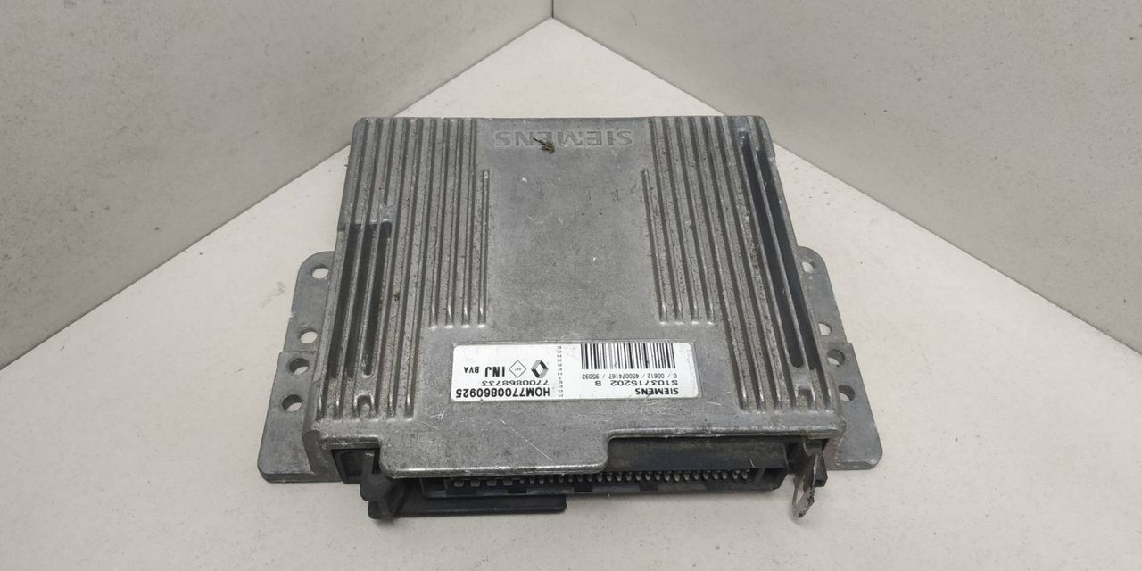 блок управления двигателем Renault Laguna 1 поколение 1995, 3.0 л., бензин, S103715202B, HOM7700860925, 7700868733 - фото №1