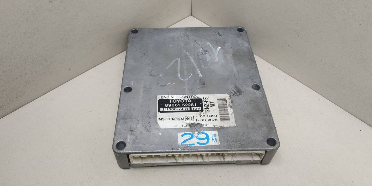 блок управления двигателем Toyota Yaris P1 2001, 1.3 л., бензин, 2NZ-FE, 89661-52281, 211000-7431 - фото №1