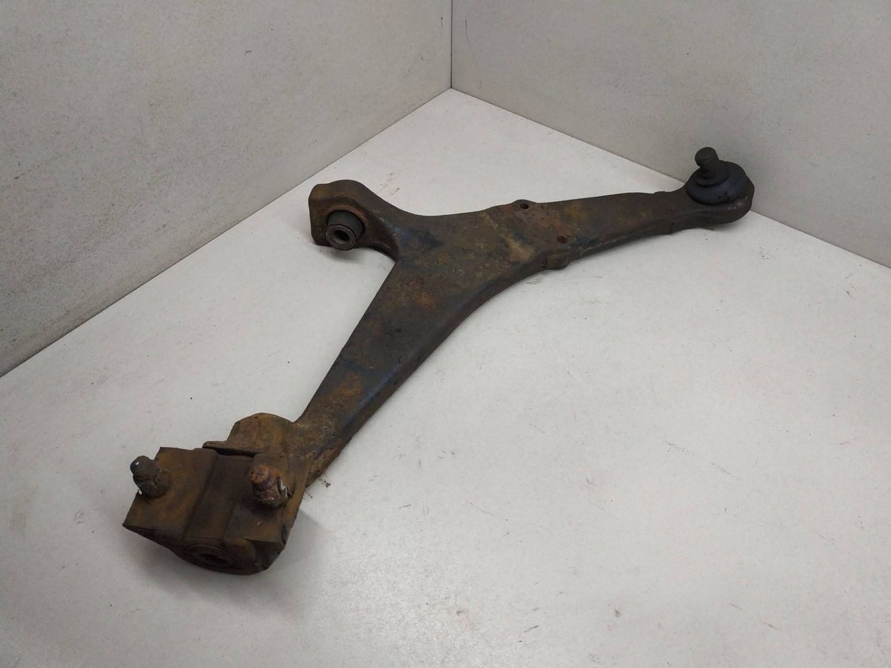 рычаг передний правый Citroen Saxo 1 поколение S0 1998, 1.0 л., i, CDY (TU9M), бензин, 5МКПП, красный, хетчбэк 3 дв., передний привод, 352079 - фото №1