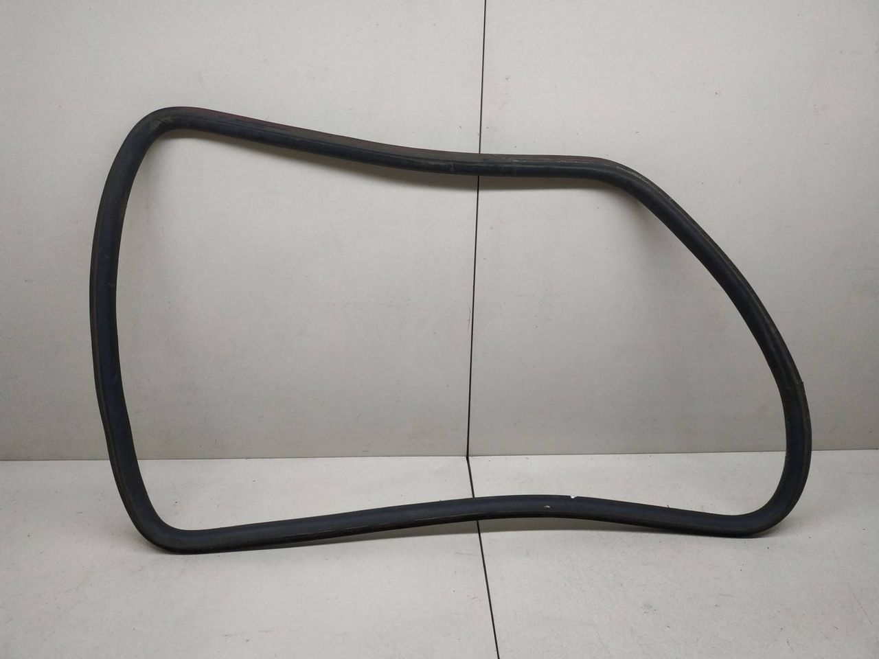уплотнитель Citroen Saxo 1 поколение 1998, 1.0 л., i, бензин, МКПП, хетчбэк 3 дв., передний привод - фото №1