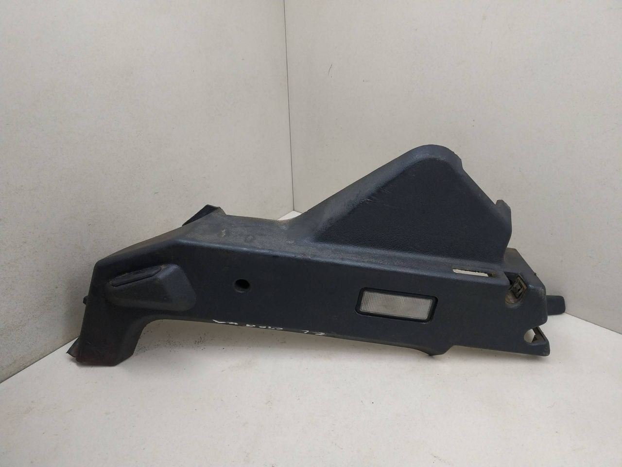 пластик Citroen Saxo 1 поколение S0 1998, 1.0 л., i, CDY (TU9M), бензин, 5МКПП, красный, хетчбэк 3 дв., передний привод, 9606864777, 9606864577, 9606861077, 9603936077 - фото №1