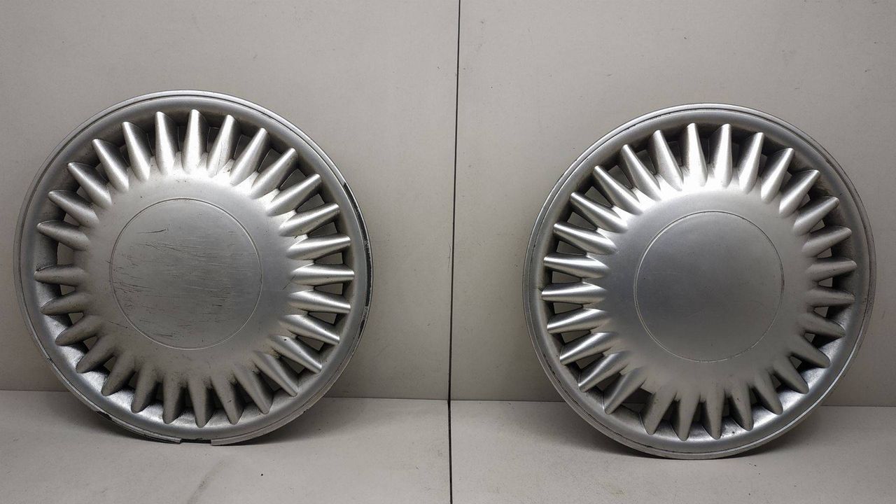 колпак колесный Citroen Saxo 1 поколение S0 1998, 1.0 л., i, CDY (TU9M), бензин, 5МКПП, красный, хетчбэк 3 дв., передний привод - фото №1