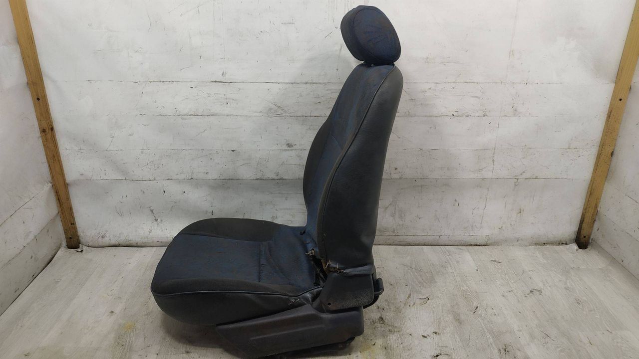 сиденье переднее Citroen Saxo 1 поколение S0 1998, 1.0 л., i, CDY (TU9M), бензин, 5МКПП, красный, хетчбэк 3 дв., передний привод - фото №1