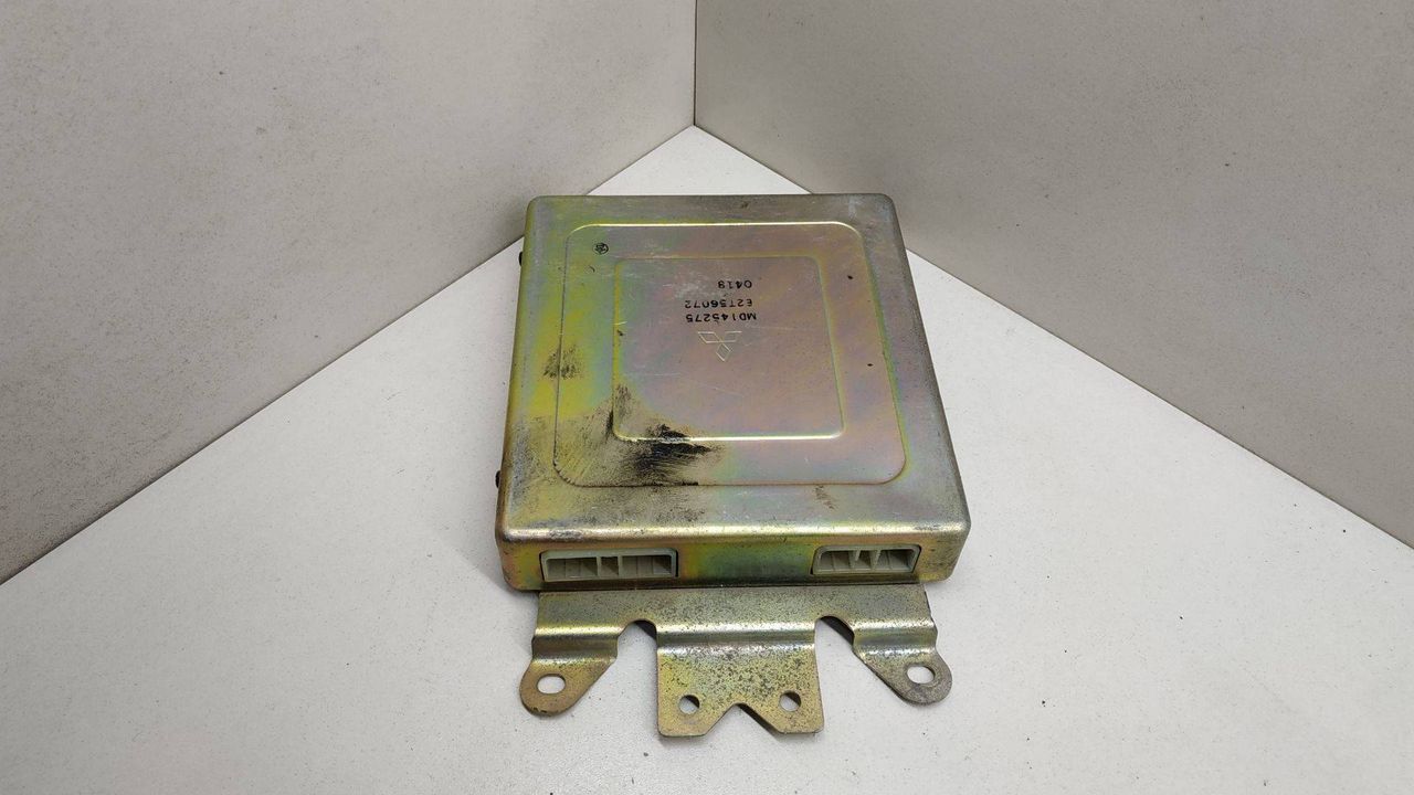 блок управления двигателем Mitsubishi Colt 3 поколение 1991, 1.5 л., бензин, MD145275, E2T56072 - фото №1