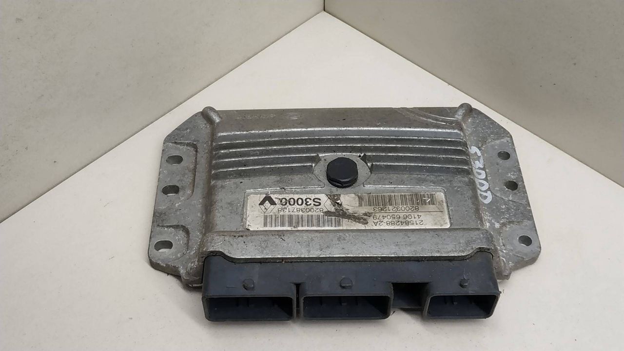 блок управления двигателем Renault Scenic 2 поколение 2004, 8200387138, 8200321263, 21584288-2A, 4106650479, S3000 - фото №1