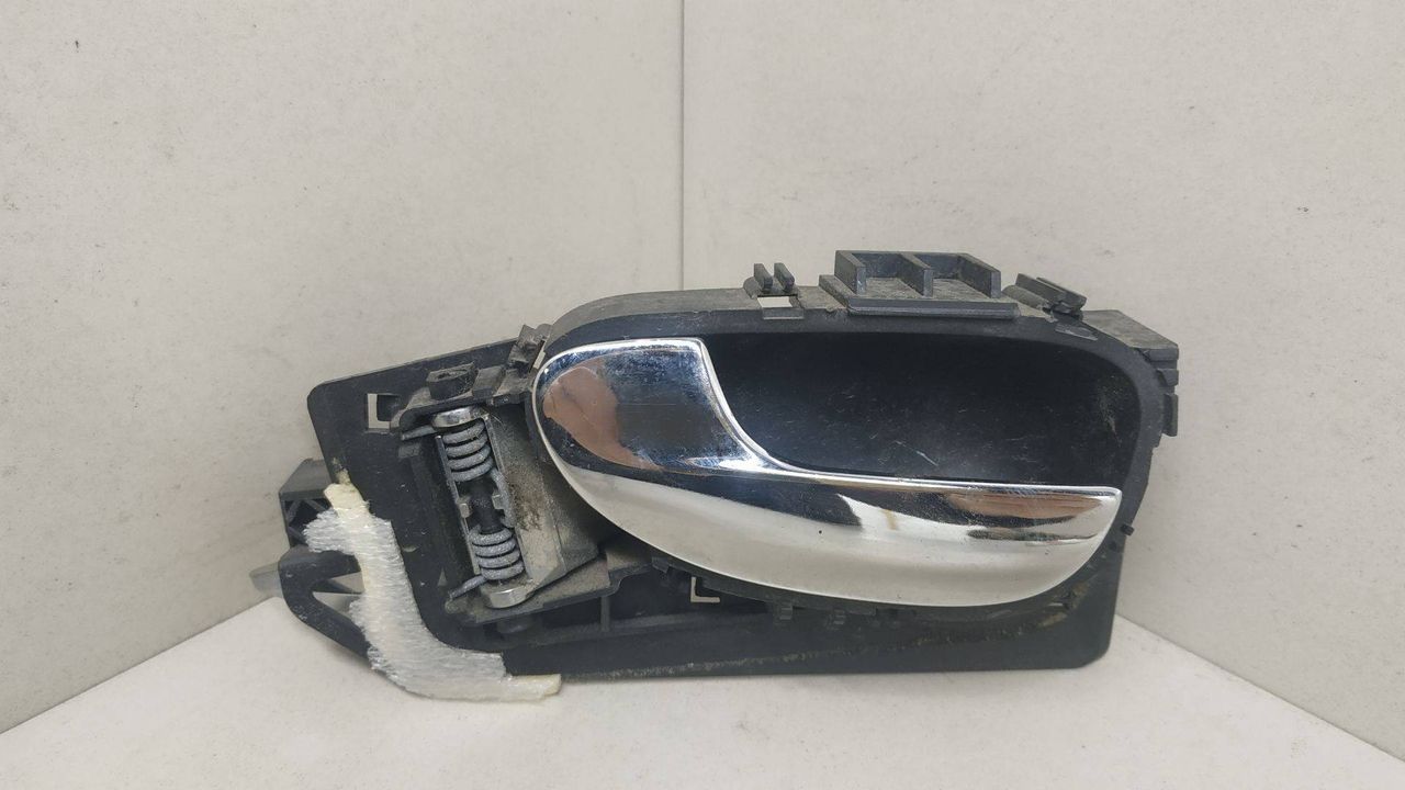 ручка внутренняя задняя левая Peugeot 307 1 поколение 2003, 2.0 л., HDi, RHY (DW10TD), дизель, 5МКПП, синий, универсал, передний привод, 9643604577 - фото №1