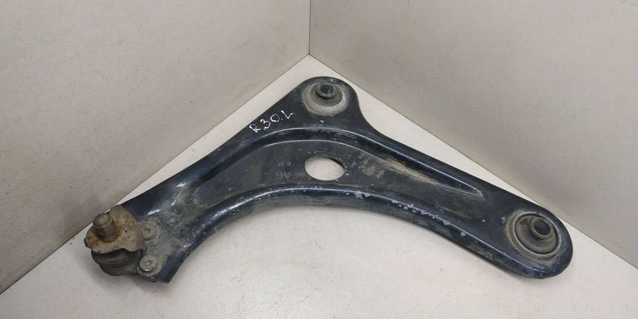 рычаг передний левый Peugeot 1007 1 поколение 2007, 1.6 л., HDi, 9HZ (DV6TED4), дизель, 5МКПП, серебристый, хетчбэк 3 дв., передний привод, 3520V1 - фото №1