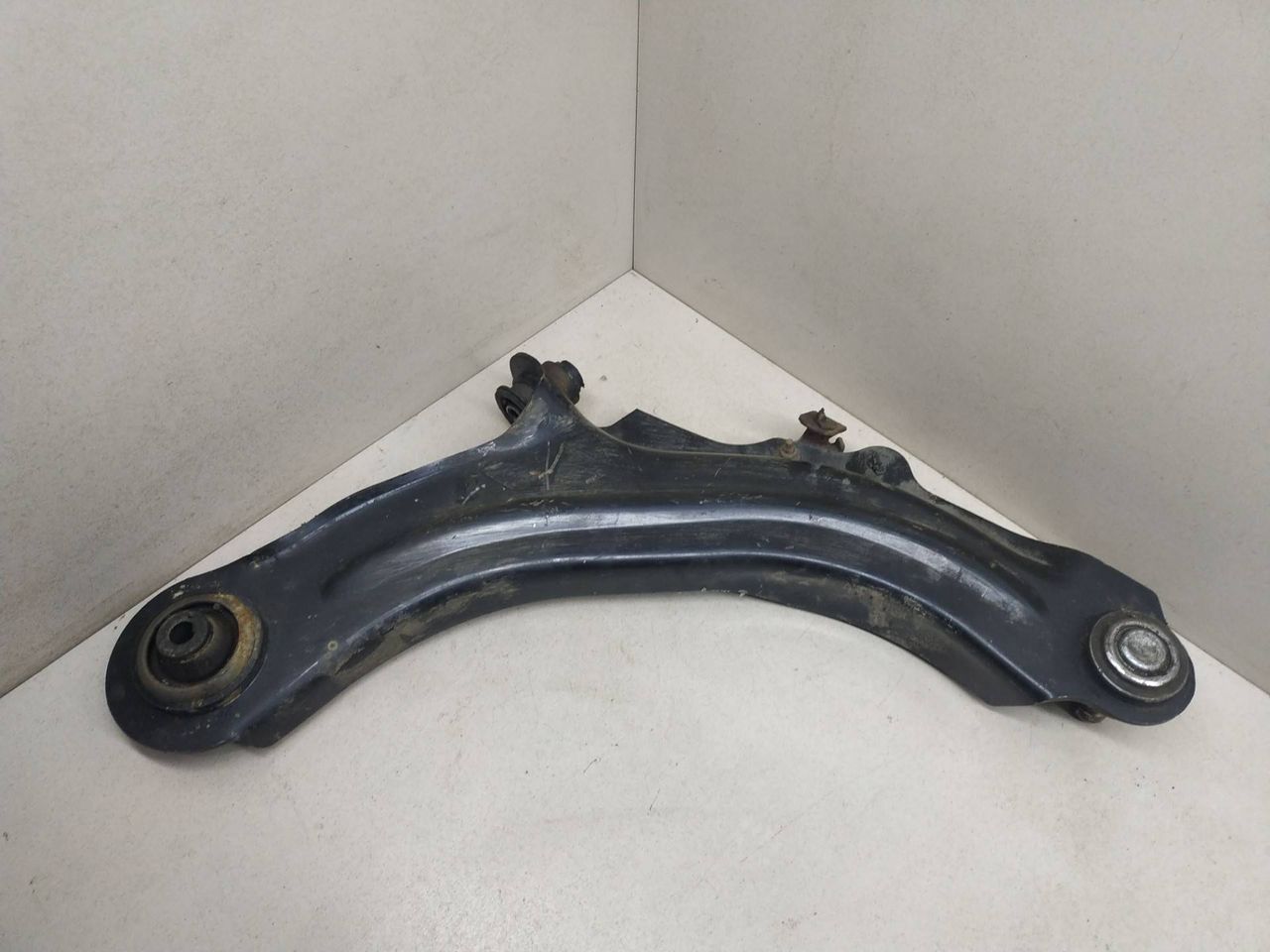 рычаг передний левый Renault Scenic 2 поколение JM0G 2005, 1.9 л., DCi, F9Q 812, дизель, 6МКПП, серый, минивэн, передний привод, 545017775R, 8660005367 - фото №1