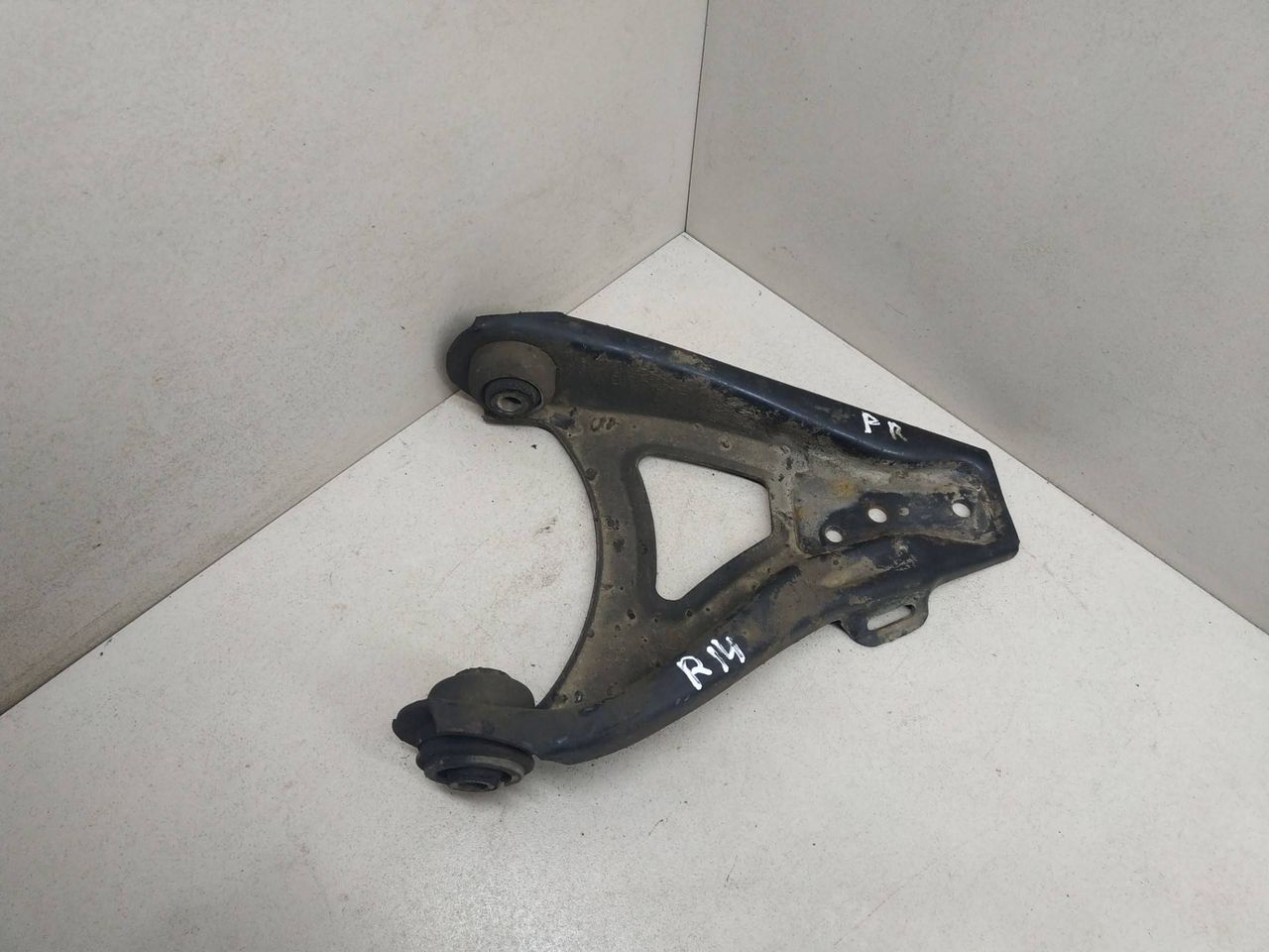 рычаг передний правый Renault Megane 1 поколение DA0F 1997, 1.6 л., i, K7M 702, бензин, 5МКПП, синий, купе, передний привод, 8200737135 - фото №1