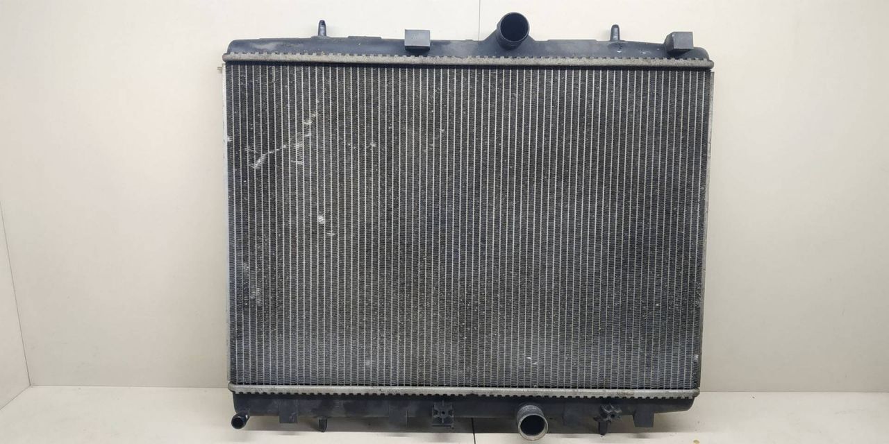 радиатор (основной) Peugeot 1007 1 поколение 2007, 1.6 л., HDi, 9HZ (DV6TED4), дизель, 5МКПП, серебристый, хетчбэк 3 дв., передний привод, 1330E6 - фото №1