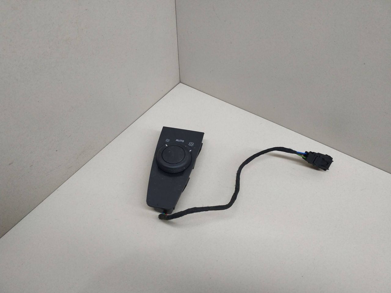 блок управления печки / климат-контроля Citroen C4 Picasso 1 поколение 2008, 1.6 л., HDi, 9HZ (DV6TED4), дизель, 5МКПП, минивэн, передний привод, 9659796877 - фото №1