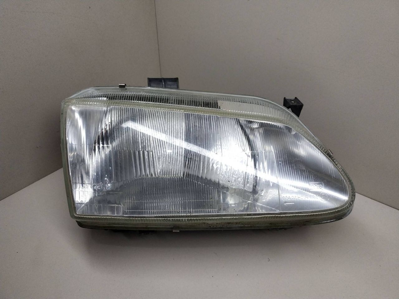 фара правая Renault Megane 1 поколение DA0F 1997, 1.6 л., i, K7M 702, бензин, 5МКПП, синий, купе, передний привод, 260101792R - фото №1