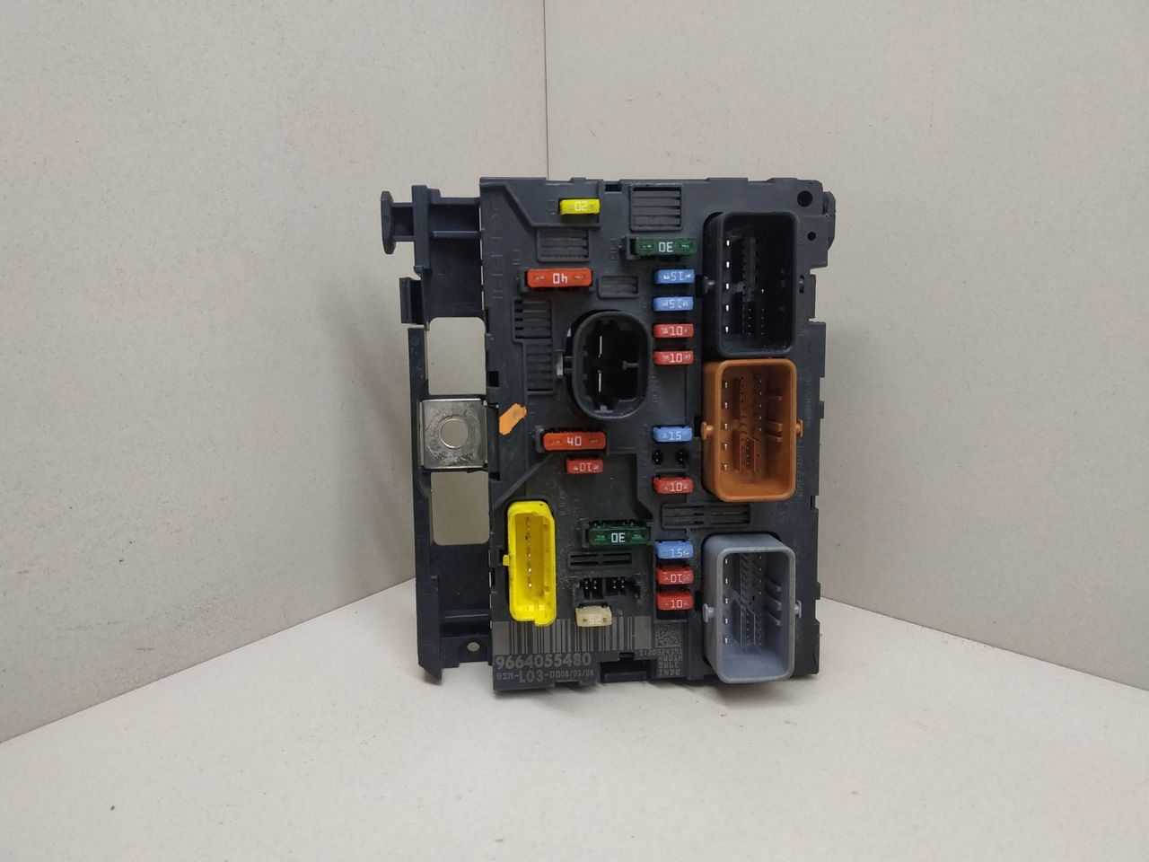 Блок управления BCM (Body Control Module) Peugeot 1007 1 поколение 2007, 1.6 л., HDi, 9HZ (DV6TED4), дизель, 5МКПП, серебристый, хетчбэк 3 дв., передний привод, 9664055480 - фото №1