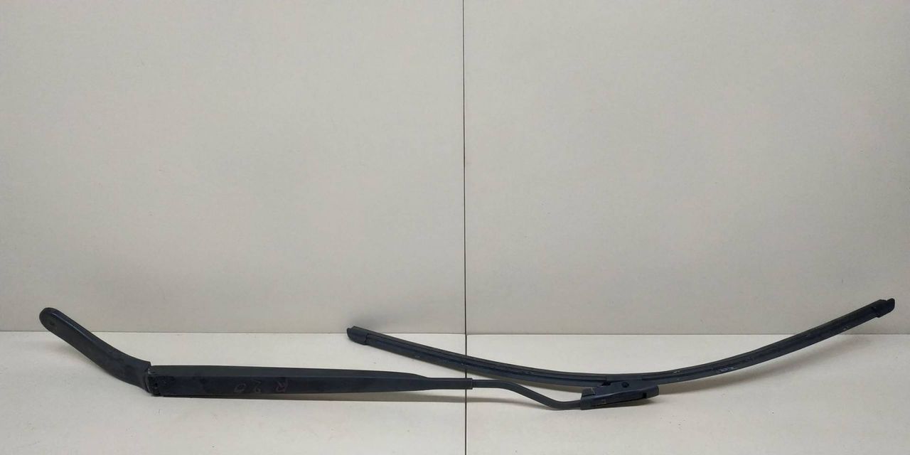 щеткодержатель (поводок стеклоочистителя, дворник) Renault Scenic 2 поколение JM0G 2005, 1.9 л., DCi, F9Q 812, дизель, 6МКПП, серый, минивэн, передний привод, 8200422218 - фото №1