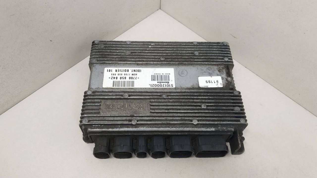 блок управления двигателем Renault 19 2 поколение 1996, S101200021, 7700850842, 7700850085 - фото №1