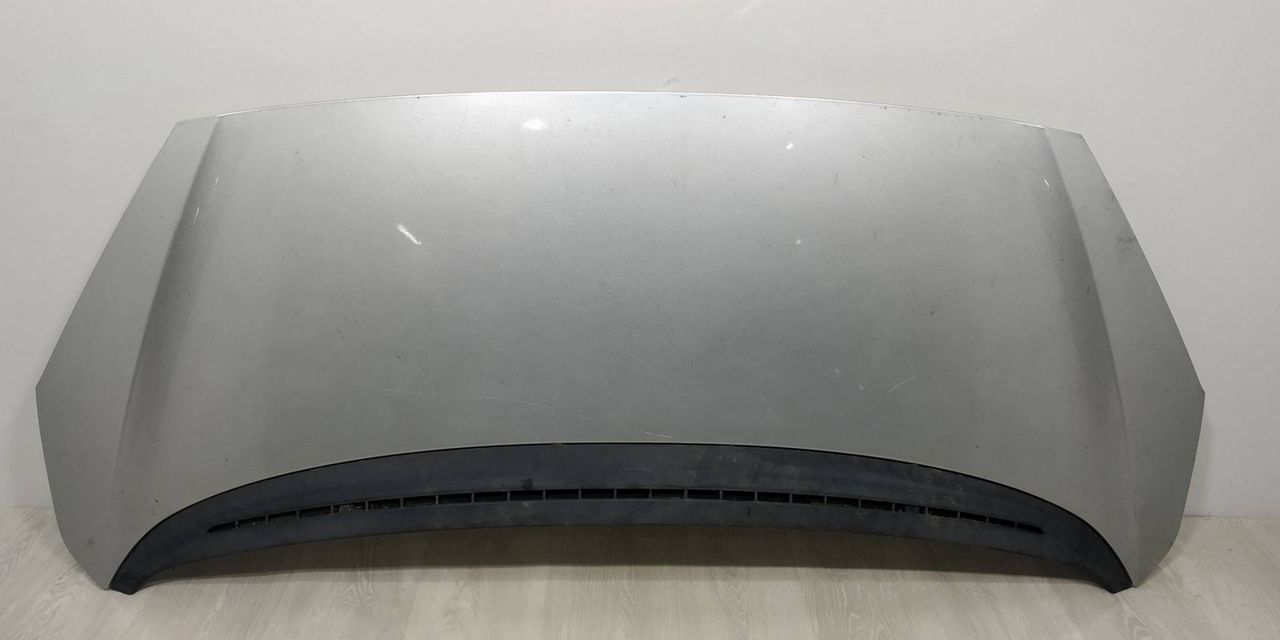 капот Peugeot 1007 1 поколение 2007, 1.6 л., HDi, 9HZ (DV6TED4), дизель, 5МКПП, серебристый, хетчбэк 3 дв., передний привод, 7901K9 - фото №1