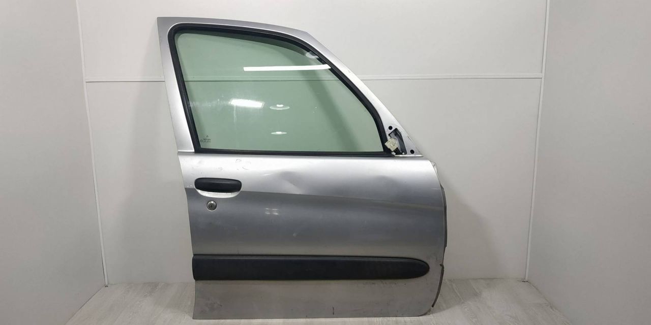 дверь передняя правая Citroen Xsara Picasso 1 поколение 2001, 2.0 л., HDi, RHY (DW10TD), дизель, 5МКПП, серебристый, минивэн, передний привод - фото №1