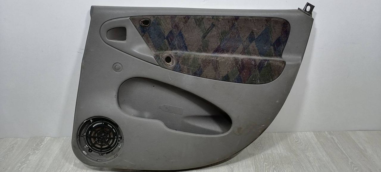 обшивка двери задняя правая Citroen Xsara Picasso 1 поколение 2001, 2.0 л., HDi, RHY (DW10TD), дизель, 5МКПП, серебристый, минивэн, передний привод, 94631392GW - фото №1