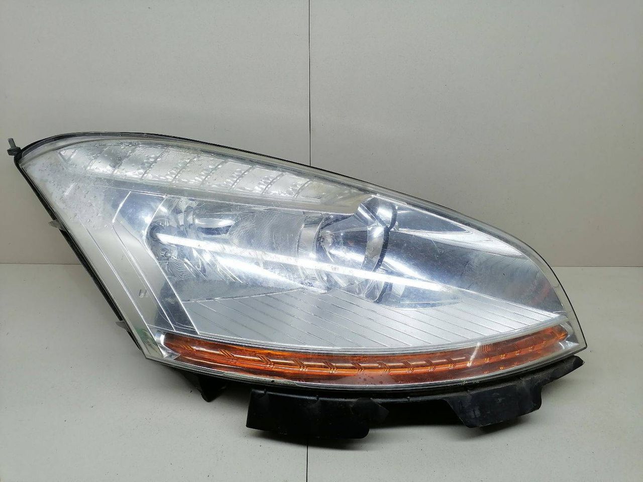 фара правая Citroen C4 Picasso 1 поколение 2008, 1.6 л., HDi, 9HZ (DV6TED4), дизель, 5МКПП, минивэн, передний привод, 16472600 - фото №1