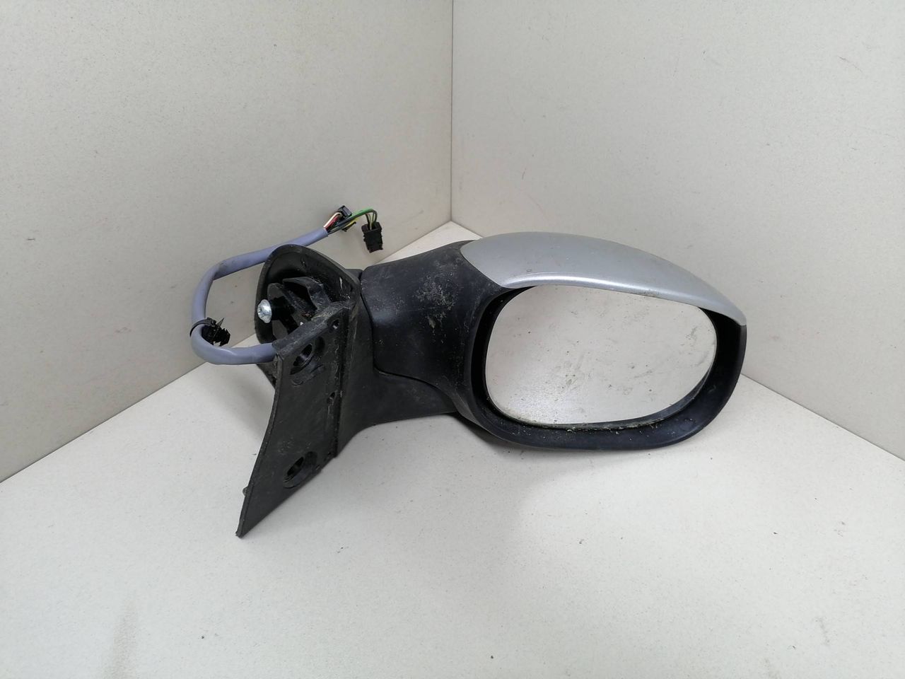 зеркало наружное правое Peugeot 1007 1 поколение 2007, 1.6 л., HDi, 9HZ (DV6TED4), дизель, 5МКПП, серебристый, хетчбэк 3 дв., передний привод, 815312 - фото №1