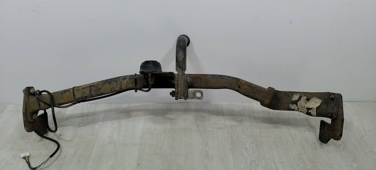 прицепное устройство (фаркоп) Peugeot 1007 1 поколение 2007, 1.6 л., HDi, 9HZ (DV6TED4), дизель, 5МКПП, серебристый, хетчбэк 3 дв., передний привод - фото №1