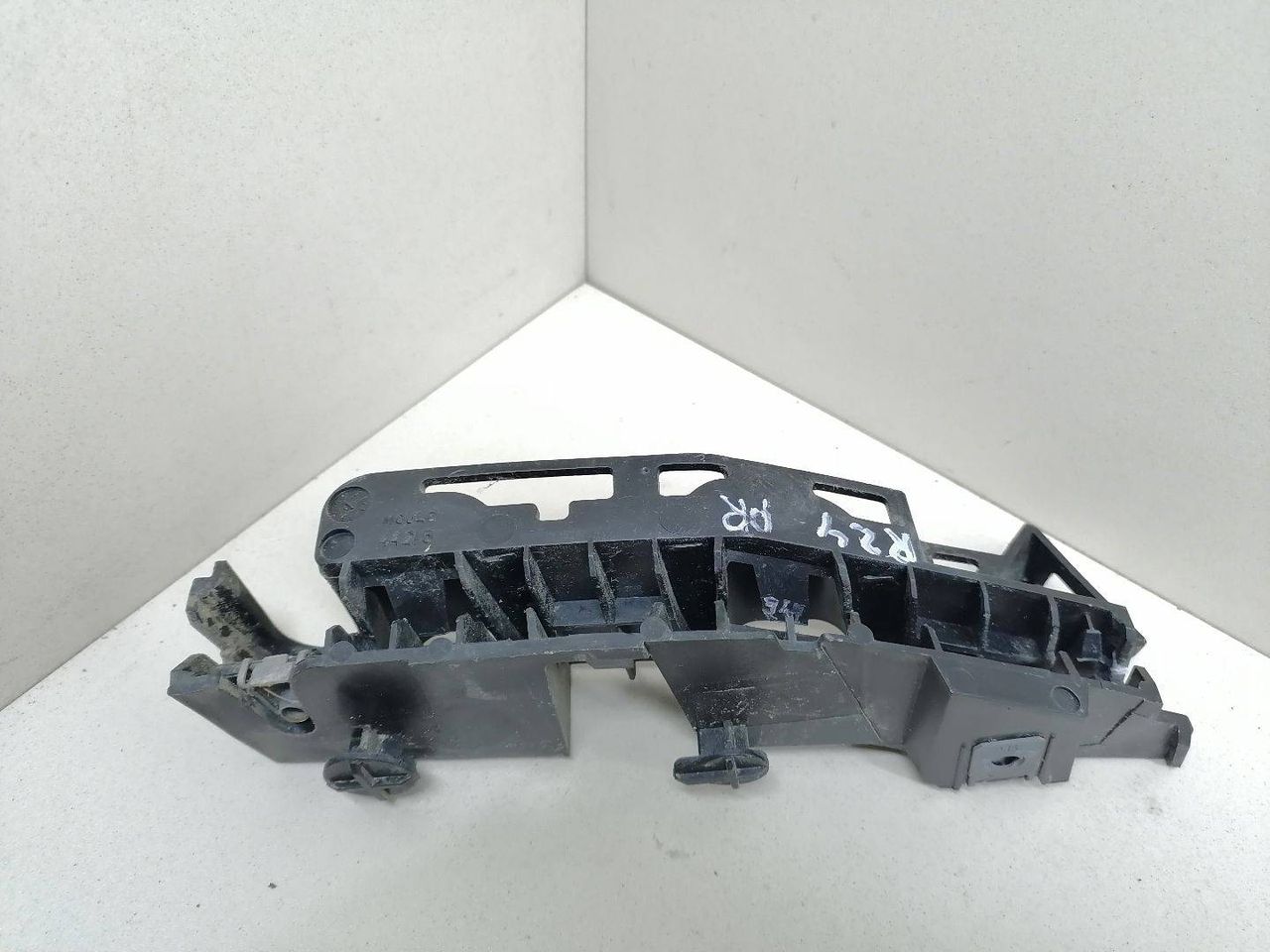 крепление ( кронштейн ) крыла Peugeot 308 1 T7 2007, 1.6 л., HDi, 9HZ (DV6TED4), дизель, 5МКПП, синий, хетчбэк 5 дв., передний привод, 9680406480 - фото №1
