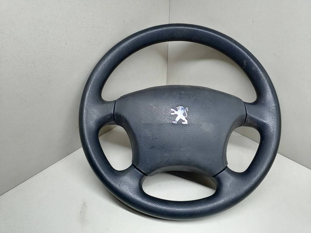 руль Peugeot 407 1 поколение 2006, 1.6 л., HDi, 9HY (DV6TED4), дизель, МКПП, серый, передний привод - фото №1