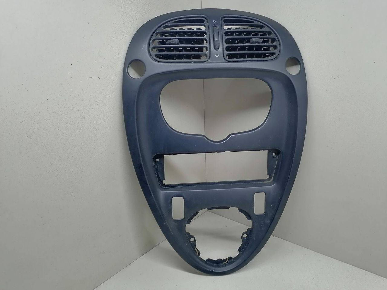 рамка под магнитолу Citroen Xsara Picasso 1 поколение 2000, 1.6 л., i, NFZ (TU5JP), бензин, 5МКПП, голубой, минивэн, передний привод, 9631315877 - фото №1