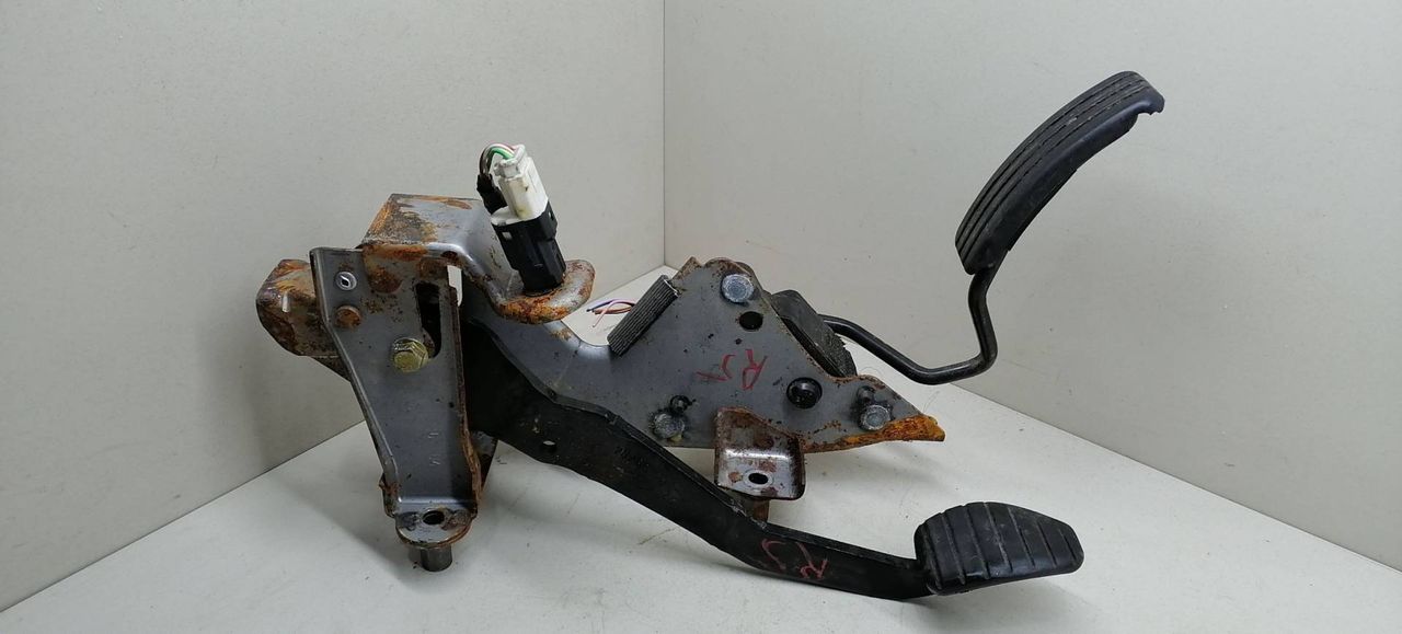 узел педальный (блок педалей) Renault Modus 1 поколение JP0J 2004, 1.4 л., i, K4J 770, бензин, 5МКПП, красный, хетчбэк 5 дв., передний привод, 8200139322 - фото №1