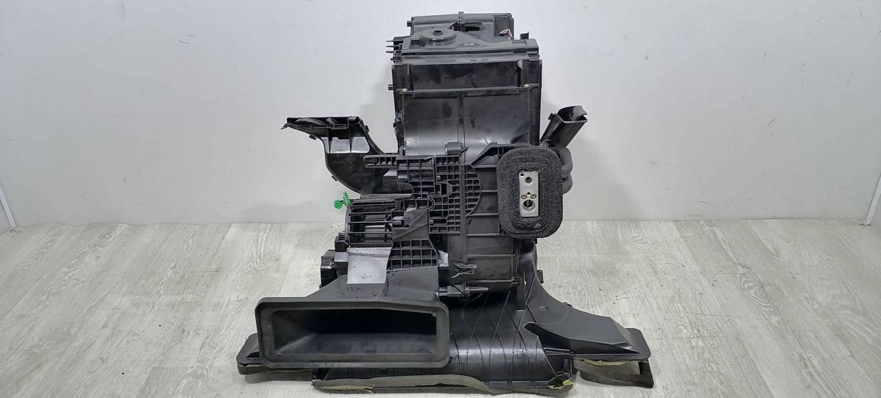 корпус отопителя (печки) Renault Modus 1 поколение JP0J 2004, 1.4 л., i, K4J 770, бензин, 5МКПП, красный, хетчбэк 5 дв., передний привод, 8200132876 - фото №1
