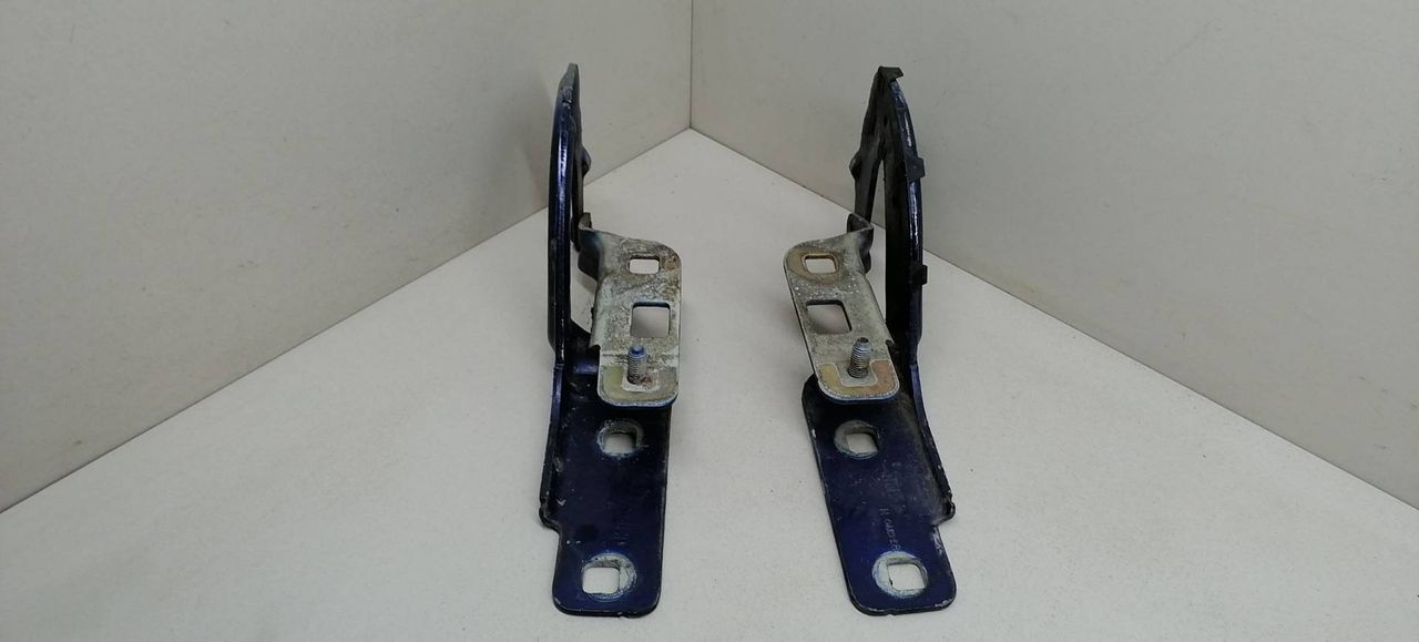 петля капота Renault Megane 1 поколение DA0F 1997, 1.6 л., i, K7M 702, бензин, 5МКПП, синий, купе, передний привод, 7700834370, 7700834369 - фото №1