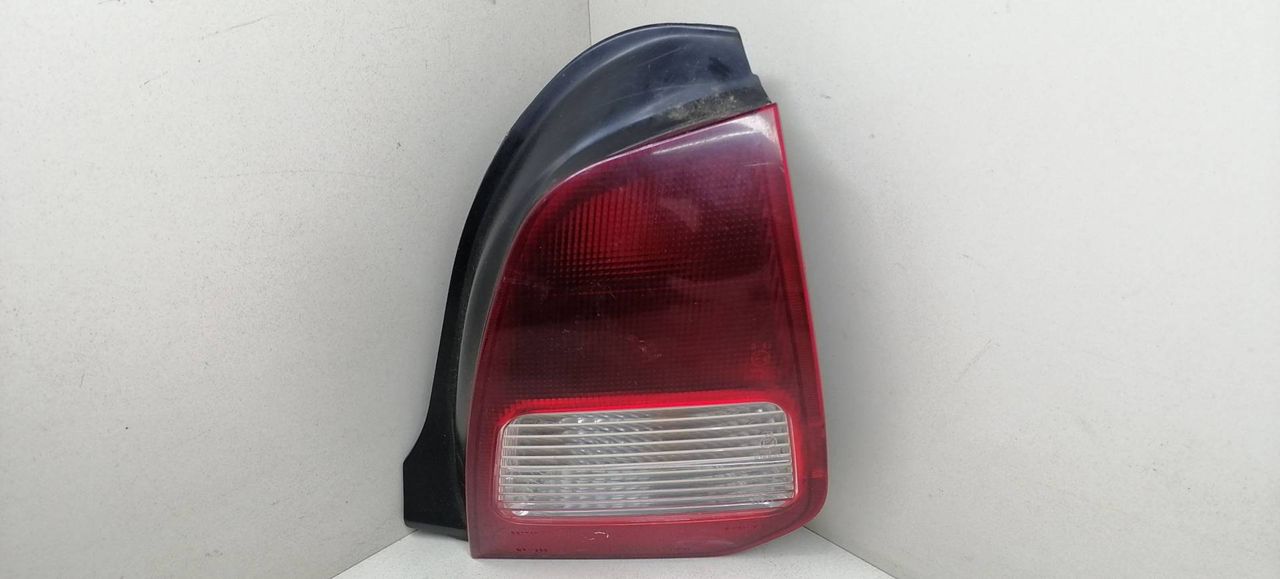 фонарь задний правый Mitsubishi Colt 5 поколение (CJO) CJ1A 1997, 1.3 л., i, 4G13 (12V), бензин, 5МКПП, голубой металлик, хетчбэк 3 дв., передний привод, MR414136 - фото №1
