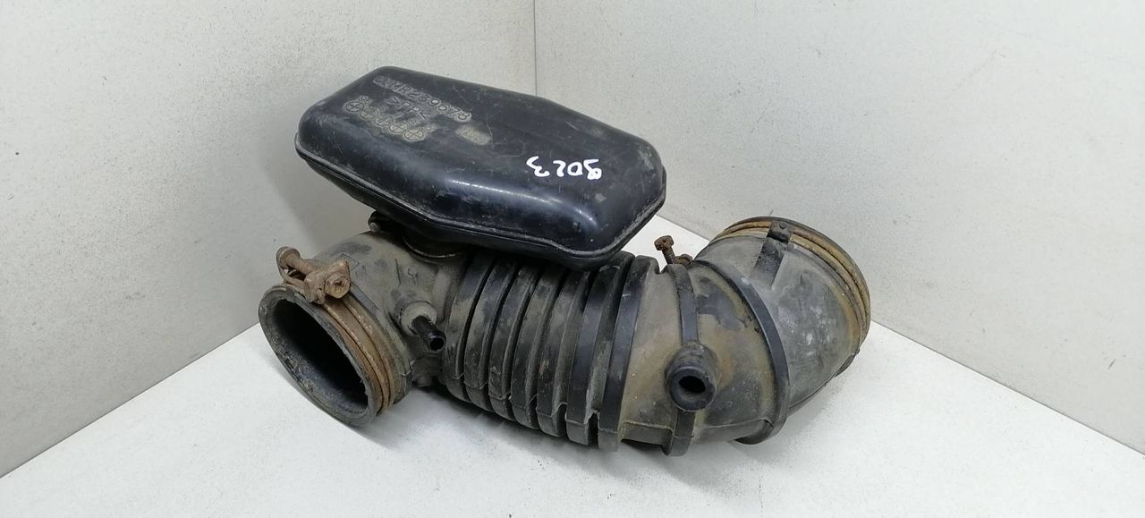 резонатор воздушного фильтра Mitsubishi Colt 5 поколение (CJO) CJ1A 1997, 1.3 л., i, 4G13 (12V), бензин, 5МКПП, голубой металлик, хетчбэк 3 дв., передний привод, MR239678, MR188642 - фото №1