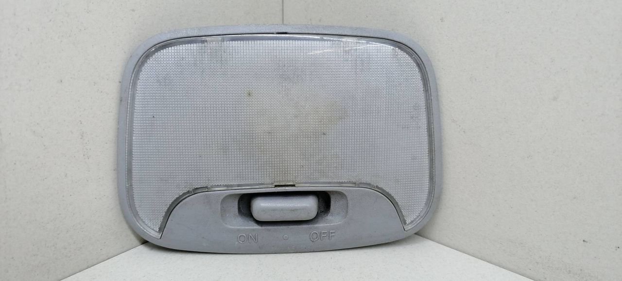 фонарь салона (плафон) Mitsubishi Colt 5 поколение (CJO) CJ1A 1997, 1.3 л., i, 4G13 (12V), бензин, 5МКПП, голубой металлик, хетчбэк 3 дв., передний привод, MR190205 - фото №1