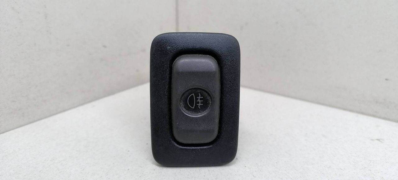 кнопка противотуманных фар Mitsubishi Colt 5 поколение (CJO) CJ1A 1997, 1.3 л., i, 4G13 (12V), бензин, 5МКПП, голубой металлик, хетчбэк 3 дв., передний привод, MR381924 - фото №1