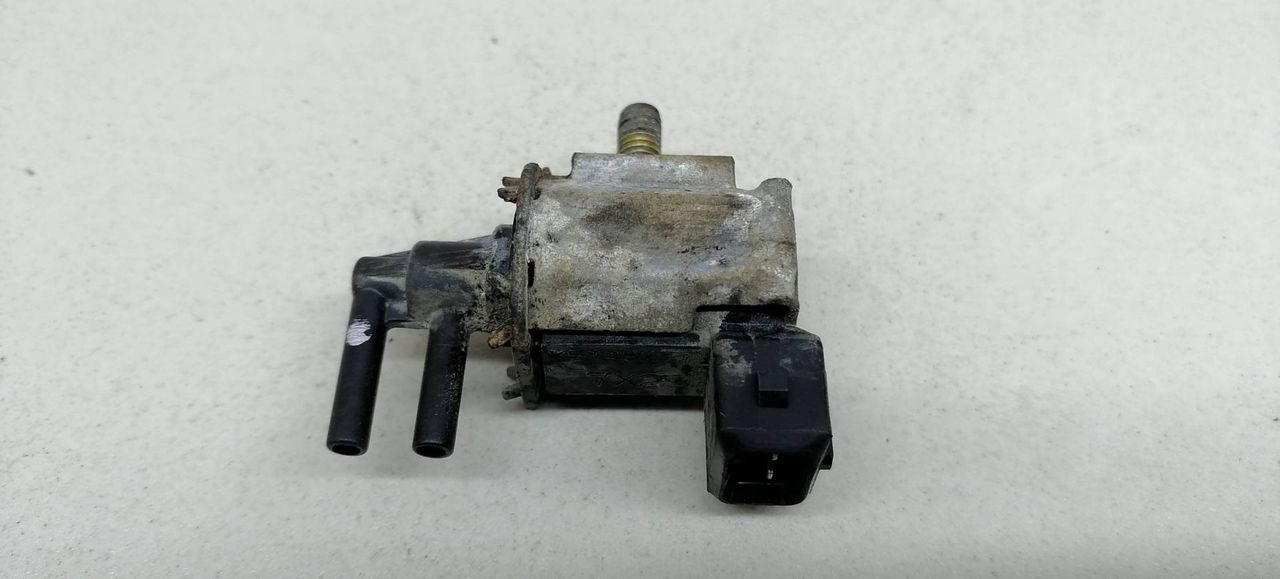 электромагнитный клапан Mitsubishi Colt 5 поколение (CJO) CJ1A 1997, 1.3 л., i, 4G13 (12V), бензин, 5МКПП, голубой металлик, хетчбэк 3 дв., передний привод, K5T48277 - фото №1