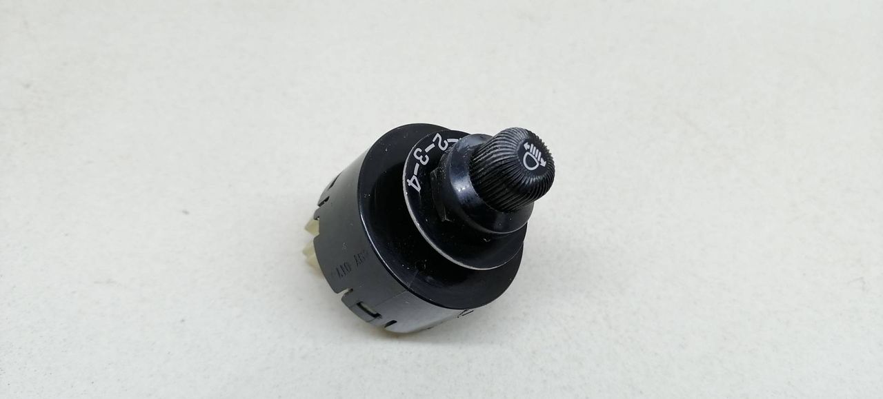 кнопка корректора фар Mitsubishi Colt 5 поколение (CJO) CJ1A 1997, 1.3 л., i, 4G13 (12V), бензин, 5МКПП, голубой металлик, хетчбэк 3 дв., передний привод, MB604847 - фото №1