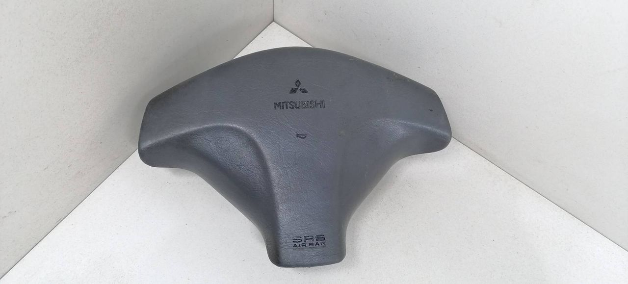 подушка безопасности водителя Mitsubishi Colt 5 поколение (CJO) CJ1A 1997, 1.3 л., i, 4G13 (12V), бензин, 5МКПП, голубой металлик, хетчбэк 3 дв., передний привод, MR748224 - фото №1