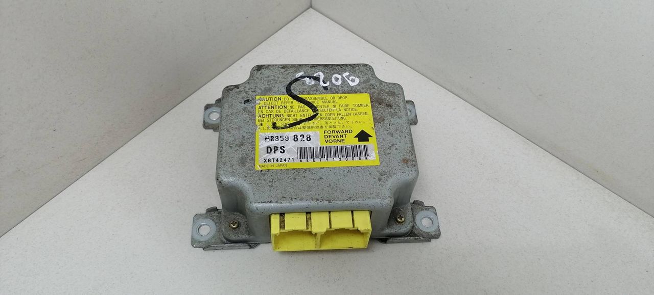 блок AirBag Mitsubishi Colt 5 поколение (CJO) CJ1A 1997, 1.3 л., i, 4G13 (12V), бензин, 5МКПП, голубой металлик, хетчбэк 3 дв., передний привод, MR359828 - фото №1