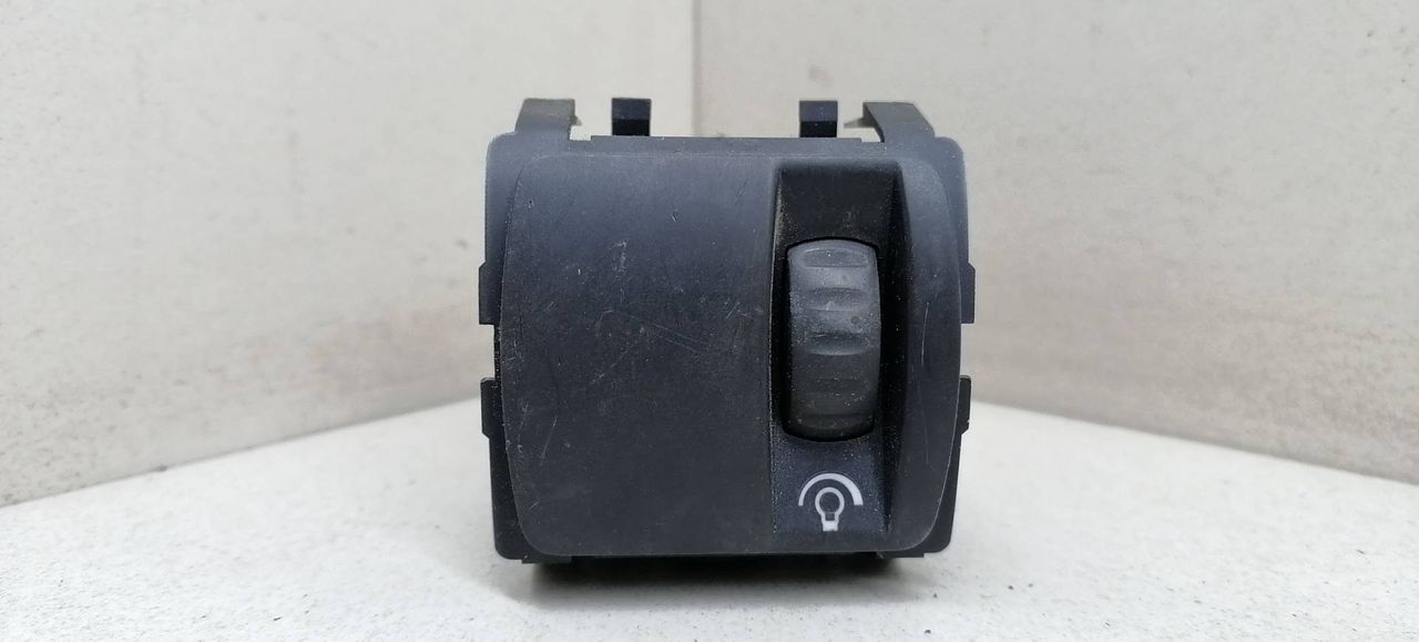 кнопка регулировки света Renault Scenic 2 поколение JM0G 2005, 1.9 л., DCi, F9Q 812, дизель, 6МКПП, серый, минивэн, передний привод, 8200121904B - фото №1