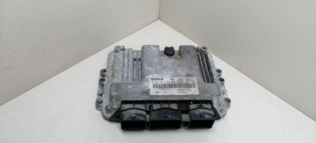 блок управления двигателем Renault Laguna 2 поколение 2004, 1.9 л., DCi, F9Q 670, дизель, МКПП, салатовый, универсал, передний привод, BOSCH, 8200311539, 0281011723 - фото №1