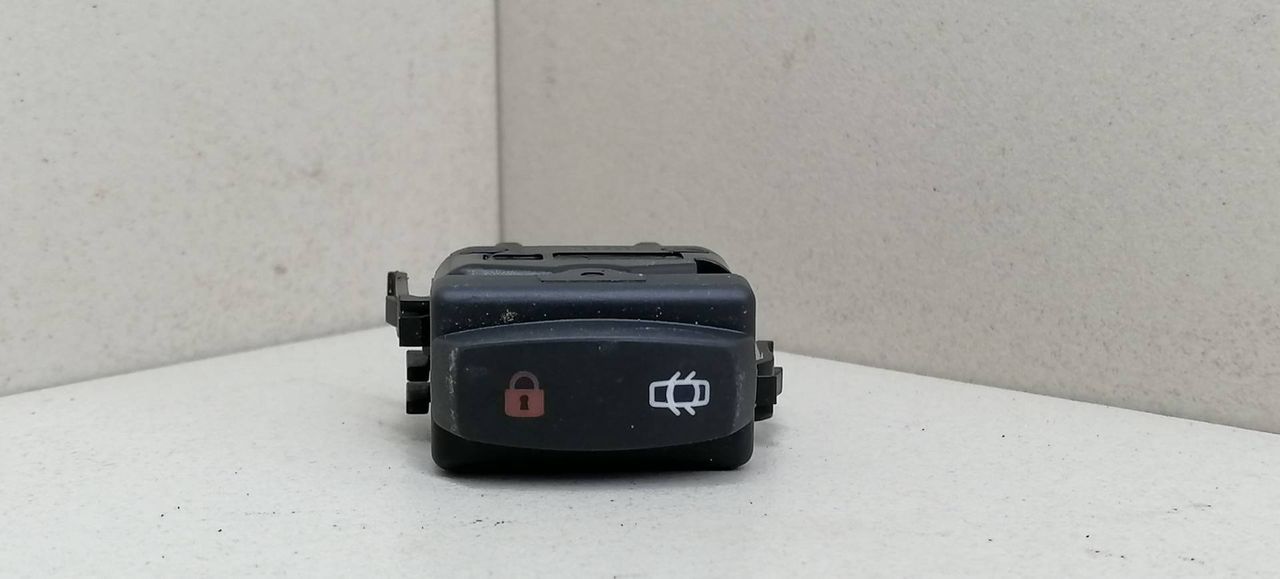 кнопка центрального замка Renault Laguna 2 поколение 2004, 1.9 л., DCi, F9Q 670, дизель, МКПП, салатовый, универсал, передний привод, 002446C - фото №1