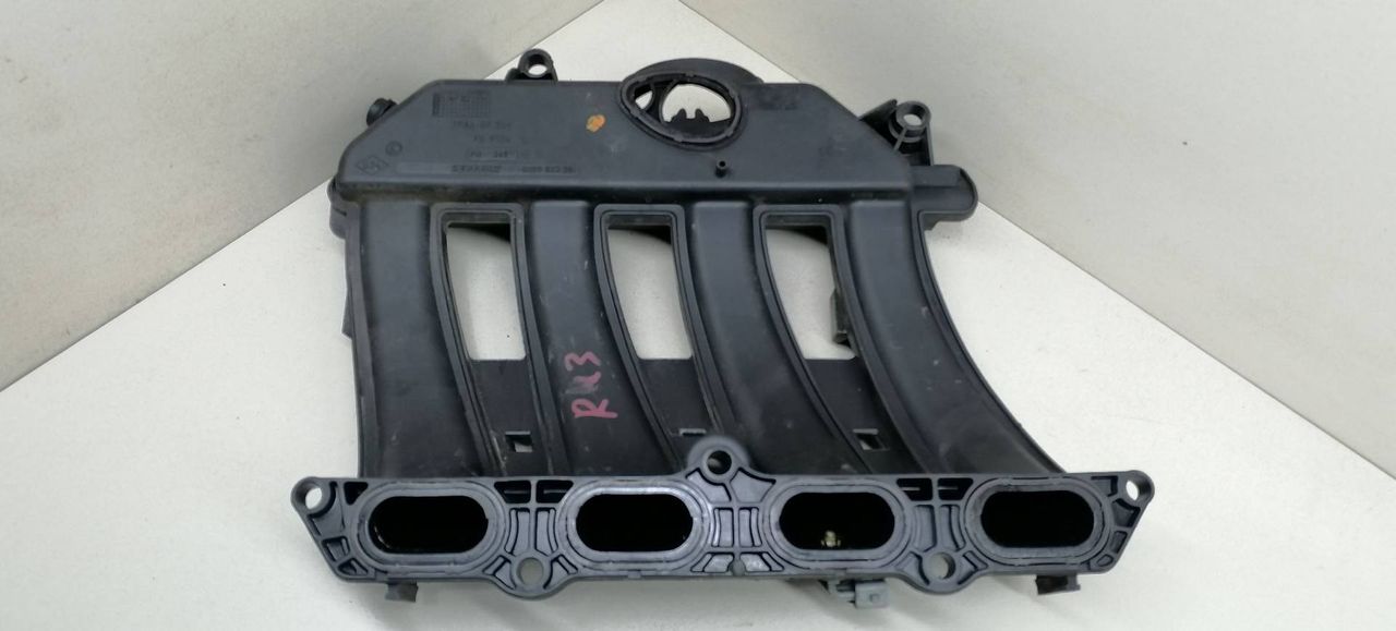 коллектор впускной Renault Megane 2 поколение BM0B 2003, 1.4 л., i, K4J 730, бензин, 5МКПП, серебристый, хетчбэк 5 дв., передний привод, 8200022251 - фото №1