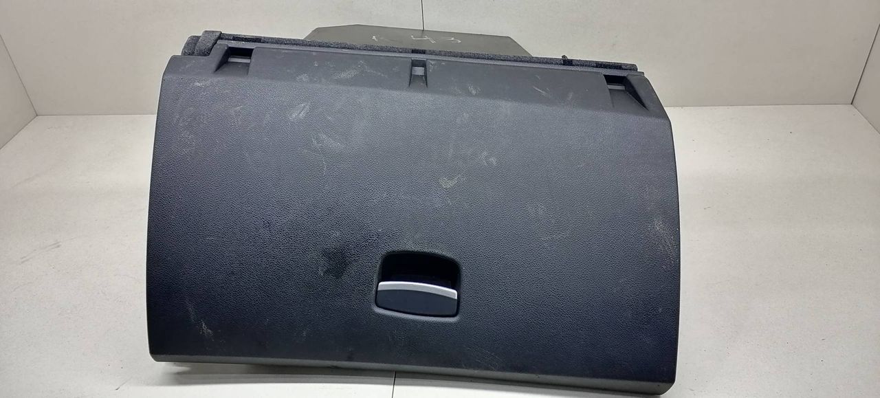 бардачок Renault Laguna 3 поколение BT0A 2009, 1.5 л., DCi, K9K 780, дизель, 6МКПП, серый, хетчбэк 5 дв., передний привод, 685000001R - фото №1